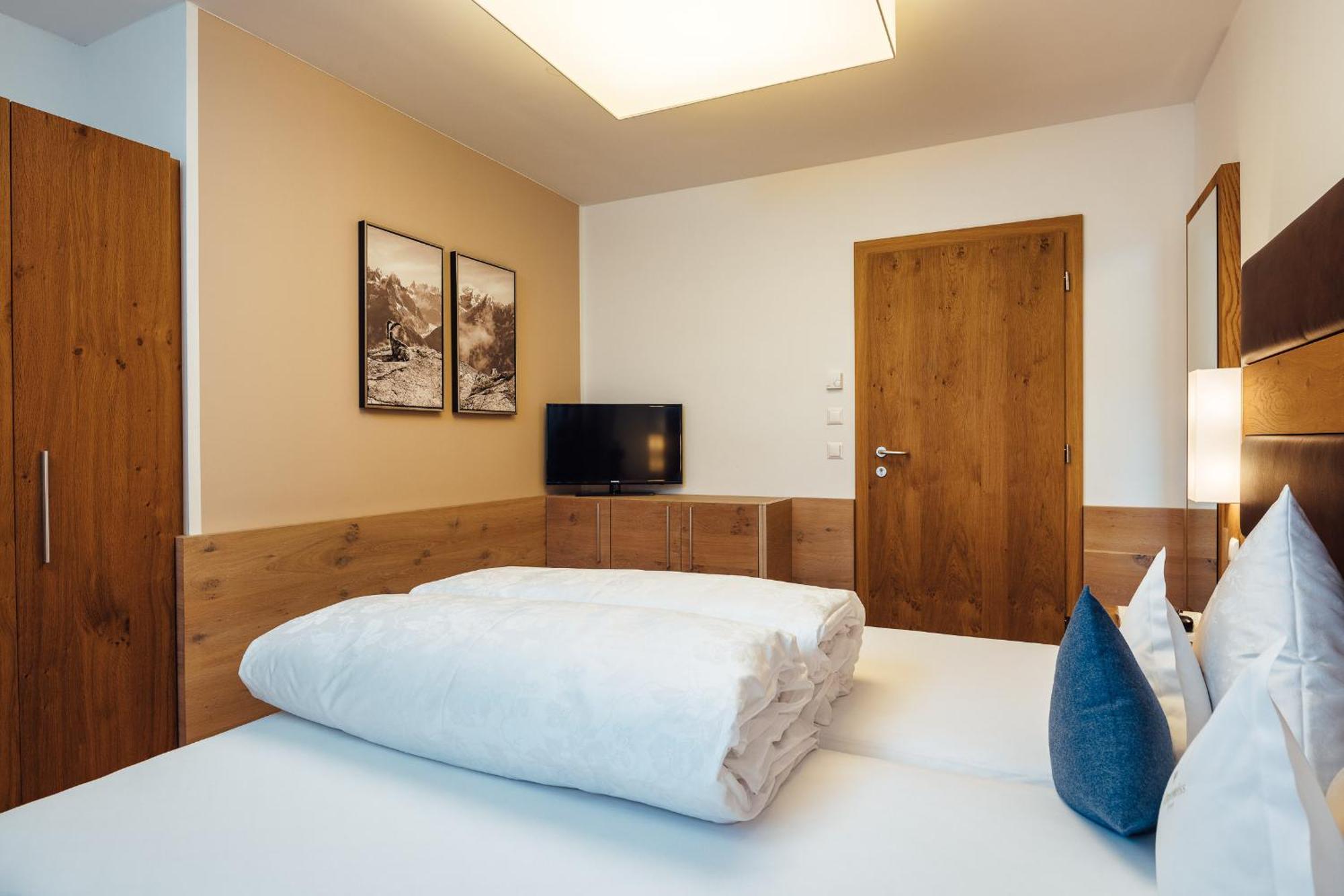 Schneeweiss Lifestyle - Apartments - Living Serfaus Værelse billede