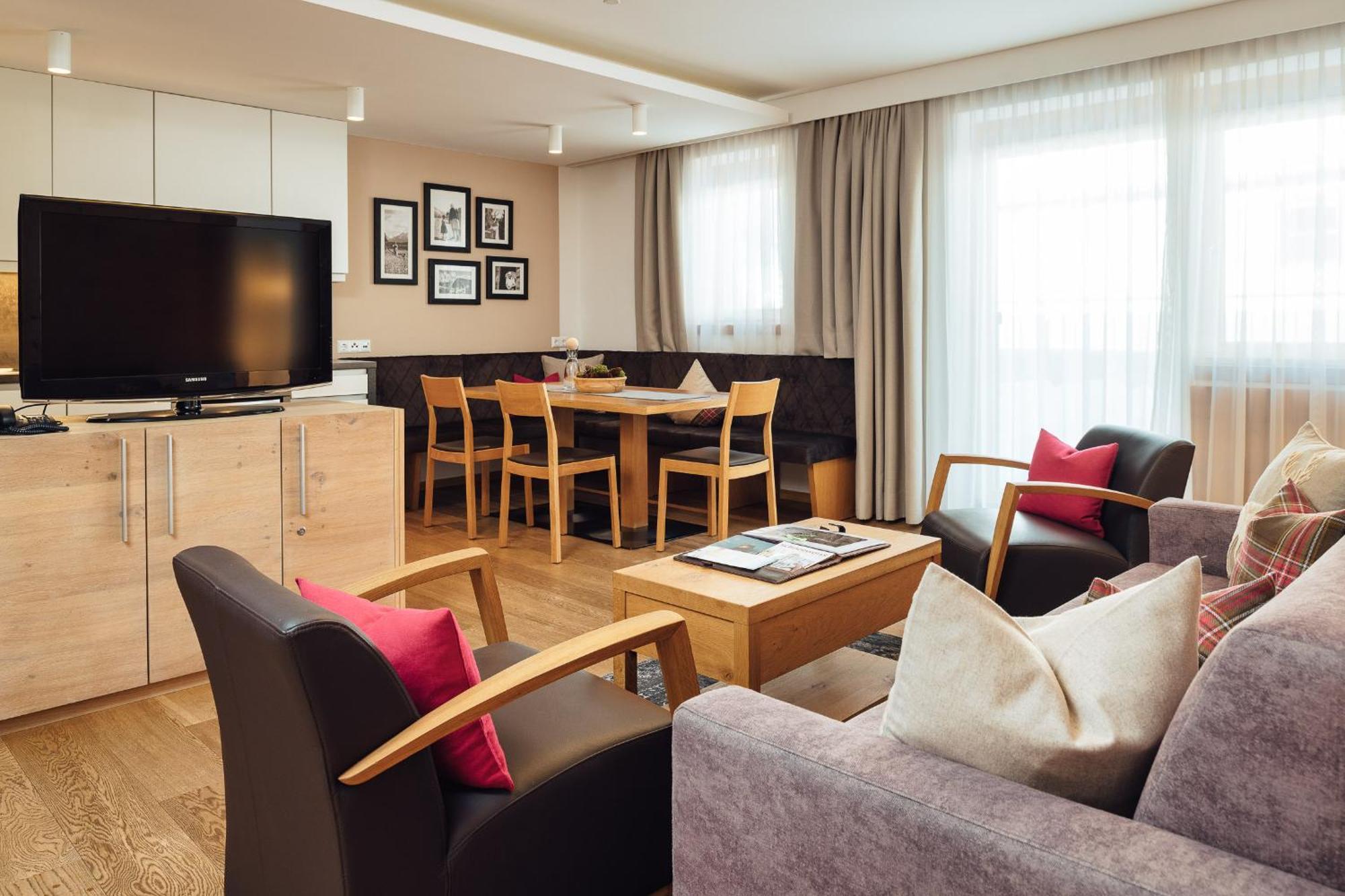 Schneeweiss Lifestyle - Apartments - Living Serfaus Værelse billede