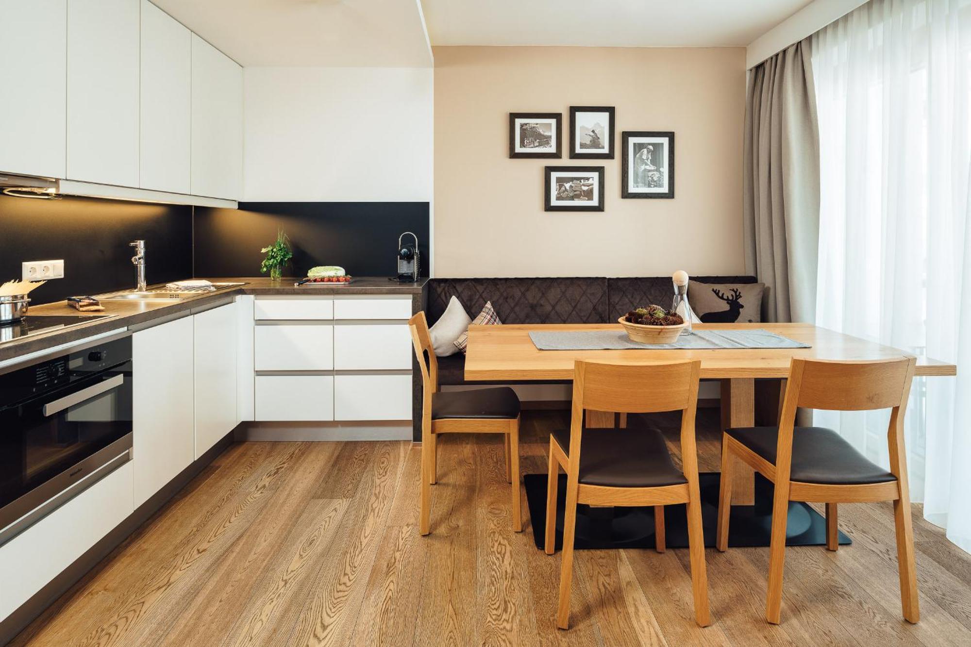 Schneeweiss Lifestyle - Apartments - Living Serfaus Værelse billede