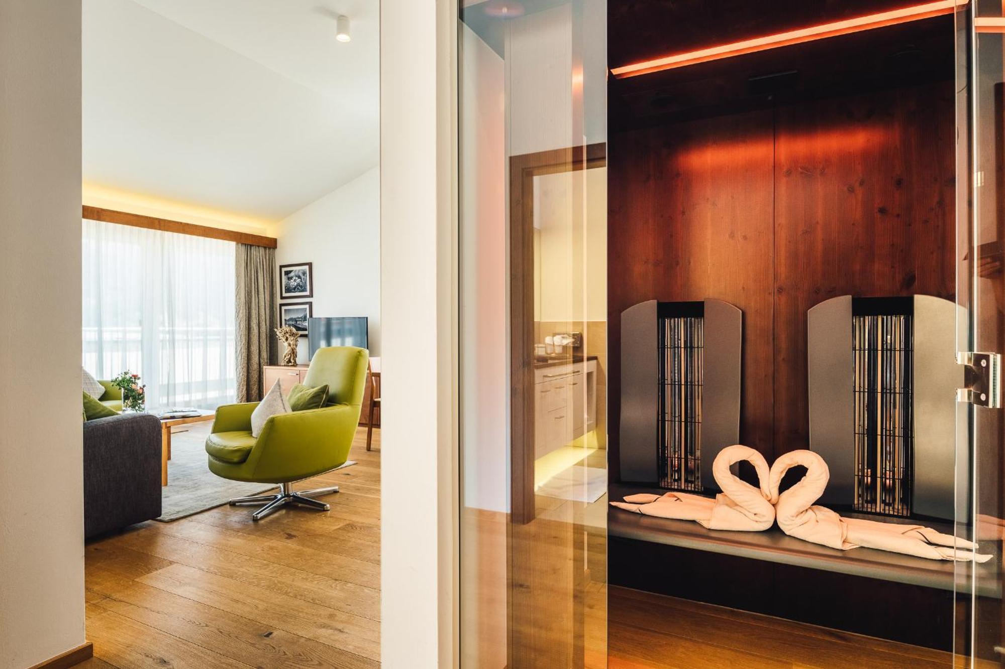 Schneeweiss Lifestyle - Apartments - Living Serfaus Værelse billede